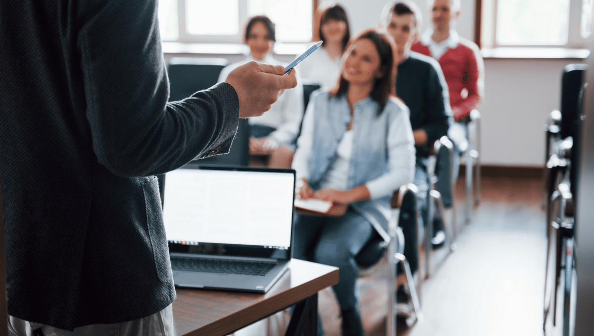 Devenir formateur certifié : les compétences clés à maîtriser